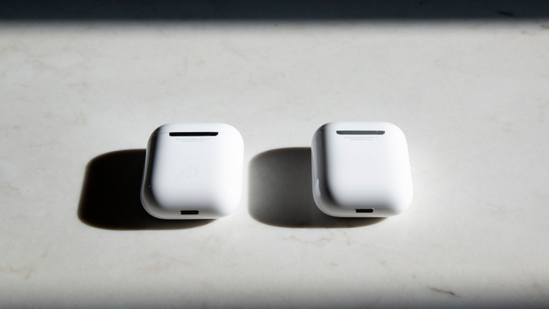 The first generation AirPods (right) appear to have a stainless steel hinge, while the second generation AirPods (left) appear to have an aluminum hinge.